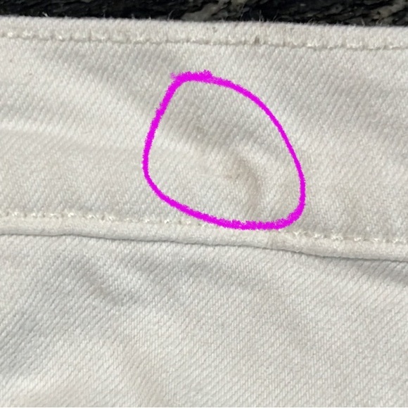 NWOT Levi’s 501 Distressed Shorts - Picture 12 of 12